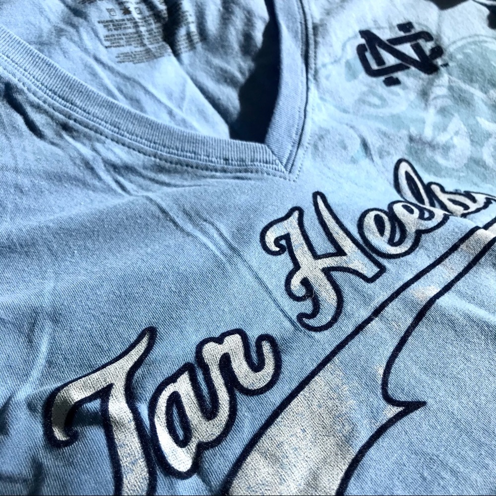 Nike UNC Tar Heels V-Neck Tee - Picture 3 of 5